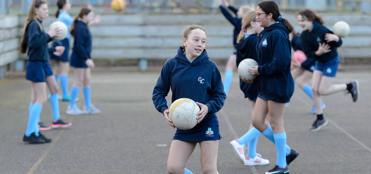 A group of college girls playing netball.