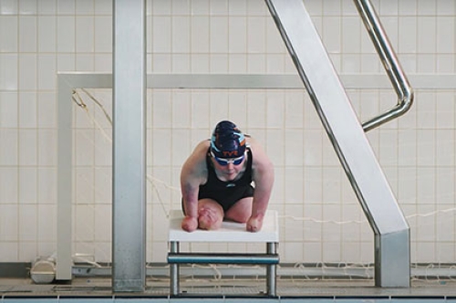 Para swimmer Ellie Challis prepares to dive into a swimming pool