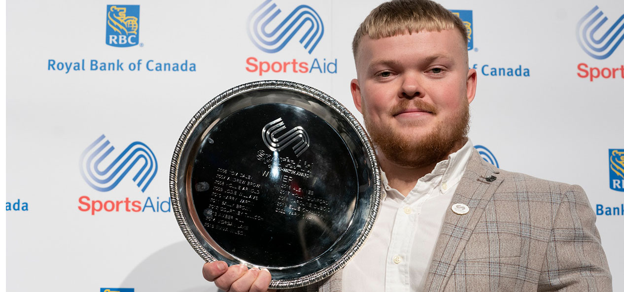 Powerlifter Mark Swan wins SportsAid's One-to-Watch award