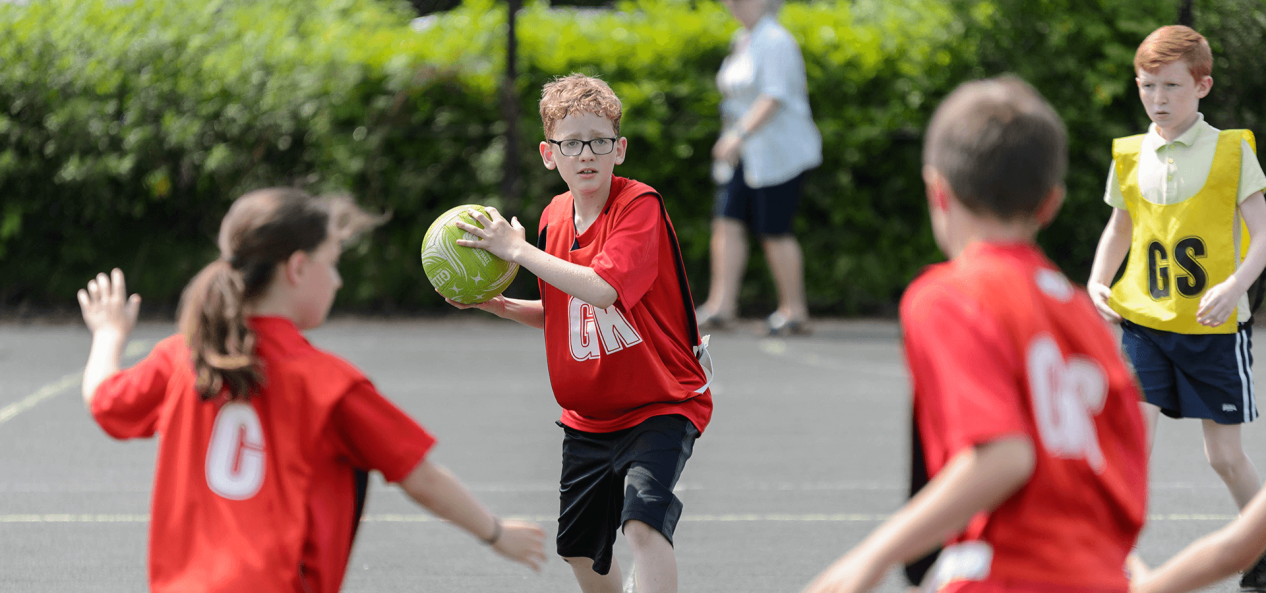 children play netball